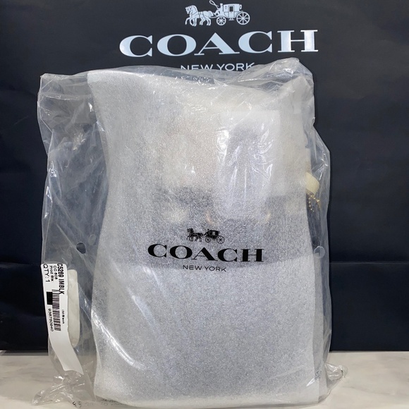 Coach Dempsey bucket bag - Picture 5 of 8